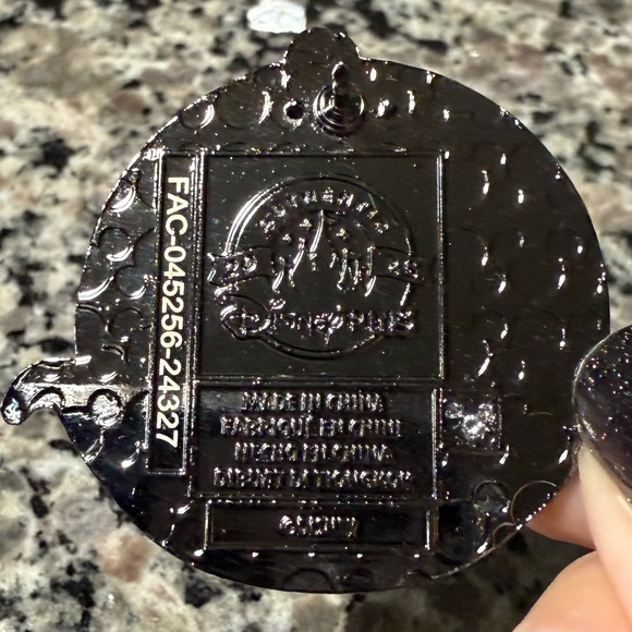 Disney Trading Pin - Skeletal Helmsman from the Pirates of the Caribbean - Picture 5 of 6